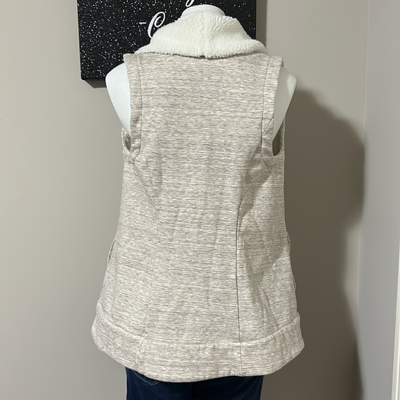 Athleta Apres Anything Vest Sherpa Fleece Jacket Cream Oatmeal Sz XXS - Picture 8 of 12